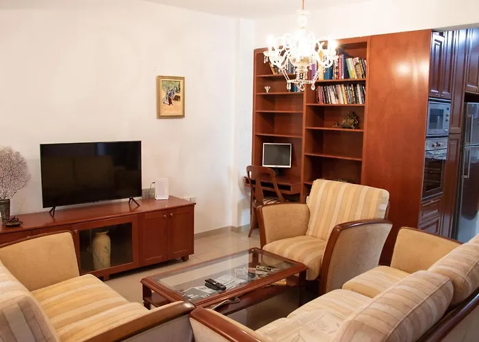 Luxury Apartment, Near Pinikoudes Beach